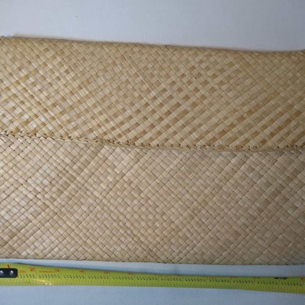 Vacation-Ready! vintage-unused woven seagrass clutch - Picture 4 of 5